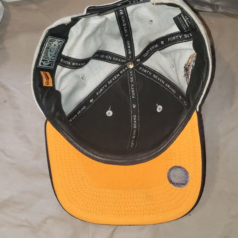 Cavaliers hat - Picture 3 of 4
